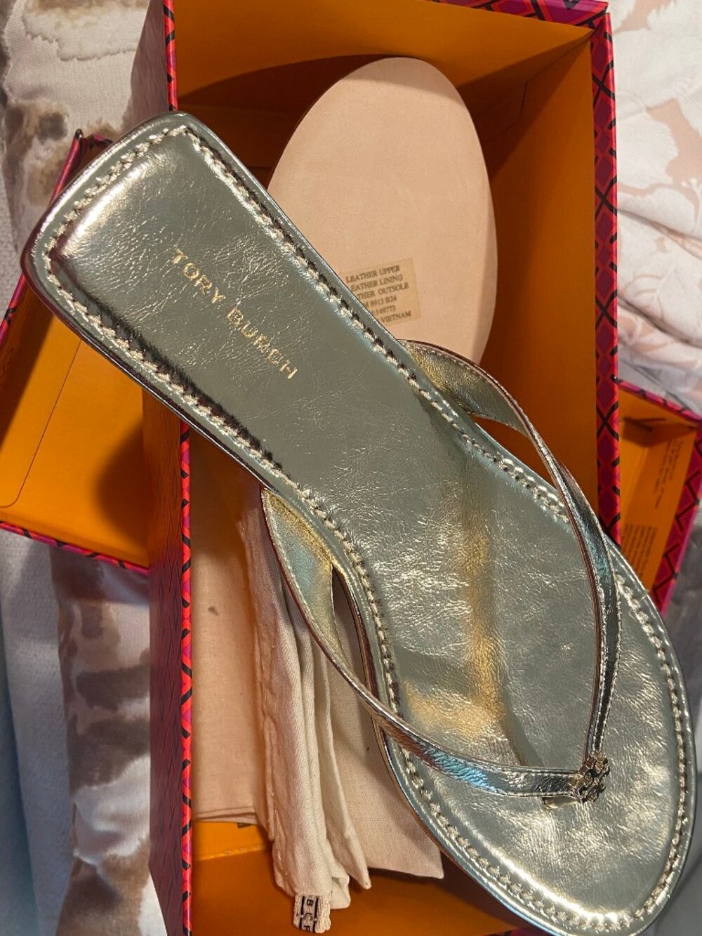 NWT TORY BURCH CAPRI GOLD- 8 FLIP FLOPS Metallic Leather - Picture 2 of 4